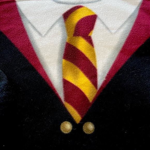 Harry Potter Gryffindore Snuggie - Picture 2 of 4